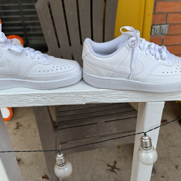 Brand new Icy White Nike sneakers size 7.5 - Picture 2 of 4